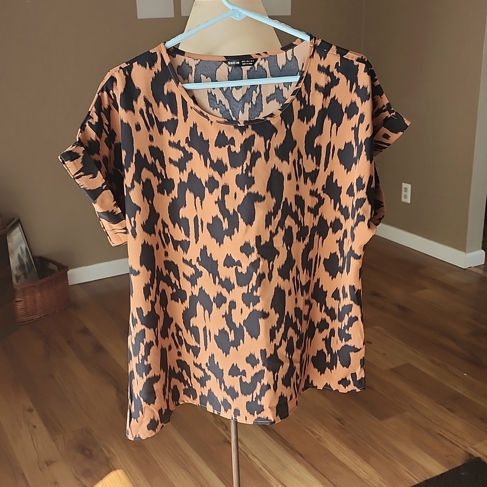 Roll cuff print top